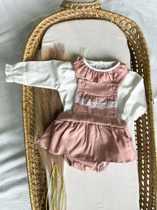Conjunto de fofo/jardineira rosa com blusa bebé
