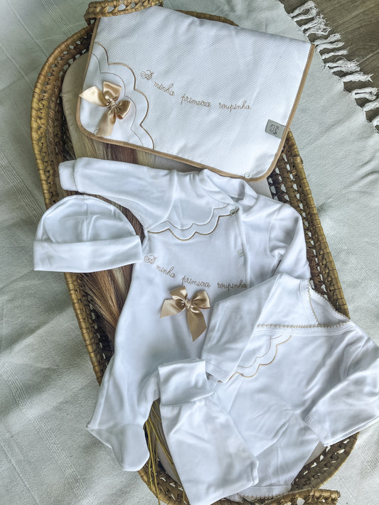 Conjunto 5 peças “a minha primeira roupinha” bege