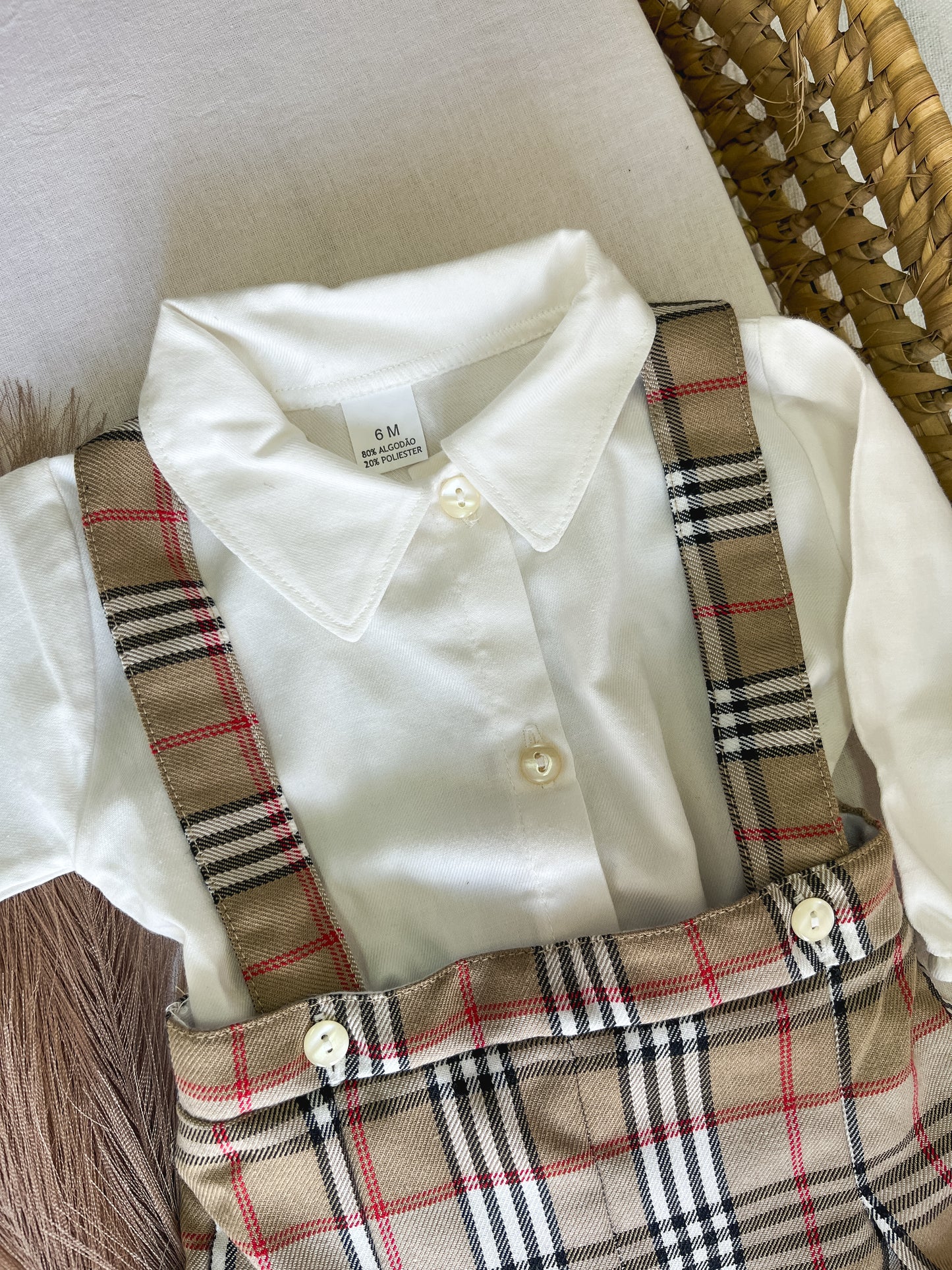 Conjunto de calções com camisa bebé bege
