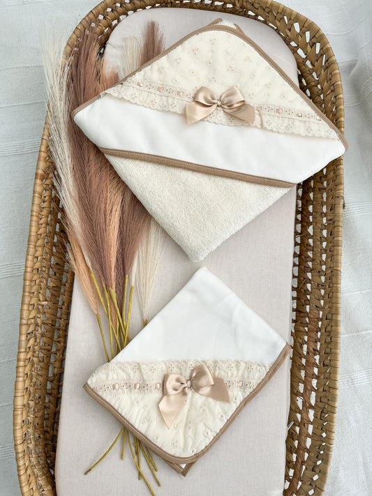 Conjunto de toalha e fralda bebé bege personalizável