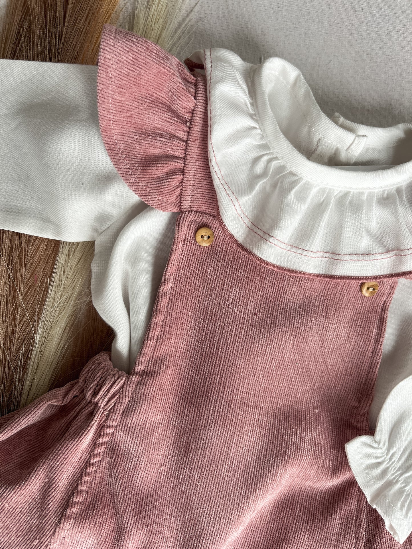 Conjunto de vestido com blusa bebé rosa velho