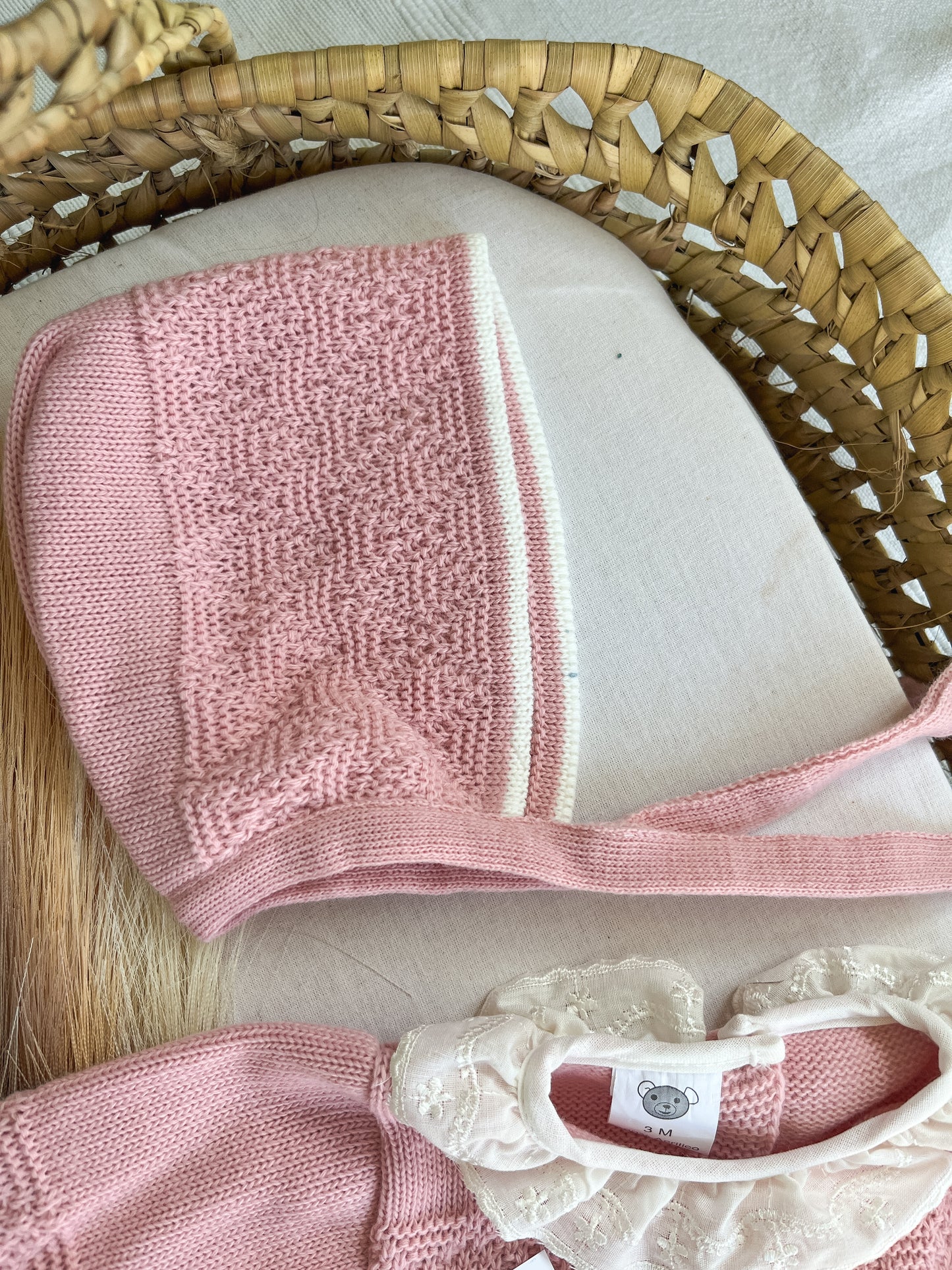 Conjunto de malha 2 peças vestido e touca rosa velho
