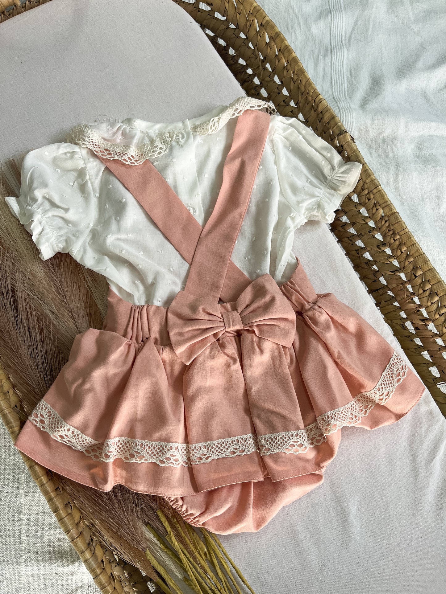 Conjunto de fofo/jardineira com blusa bebé rosa velho