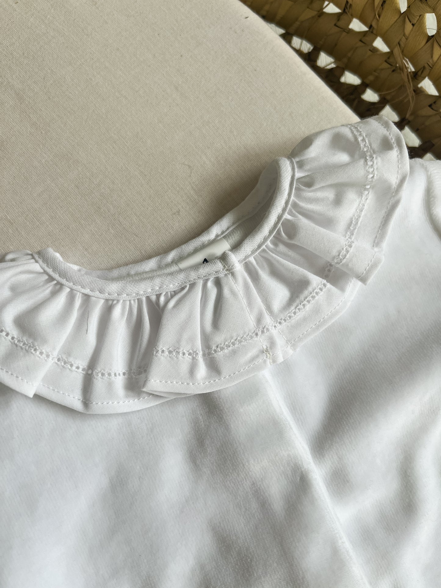 Babygrow de veludo bebé branco personalizável com nome