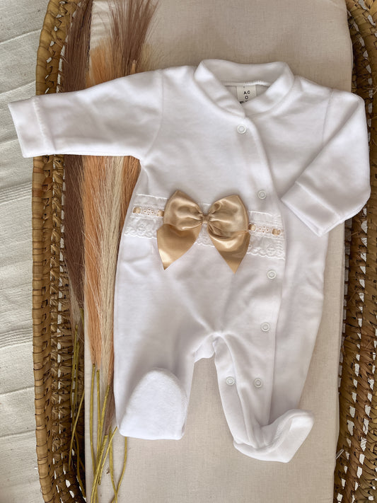 Babygrow de veludo bebé laço bege personalizável com nome