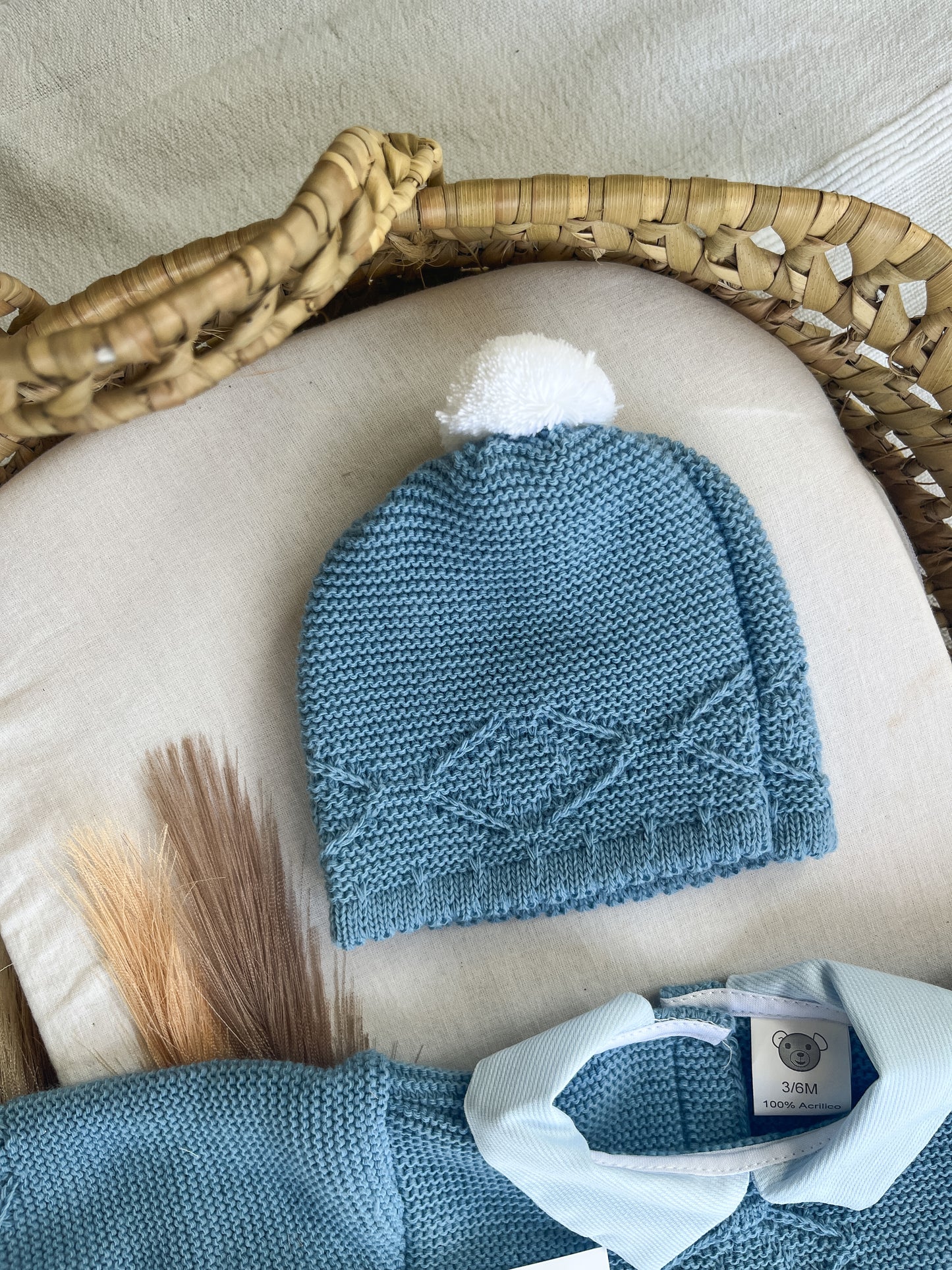 Conjunto de jardineira e gorro bebé
