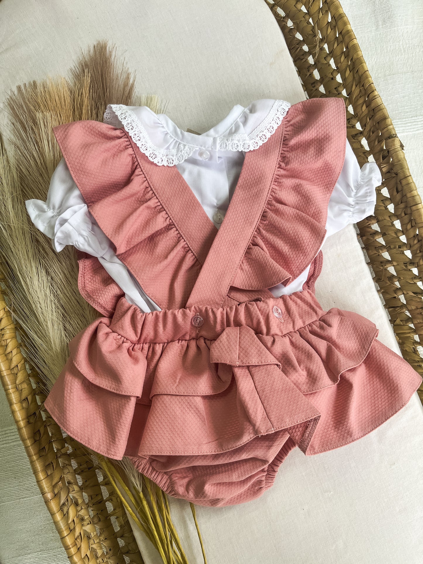Conjunto de fofo/jardineira com blusa bebé rosa velho
