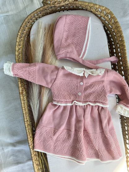 Conjunto de malha 2 peças vestido e touca rosa velho