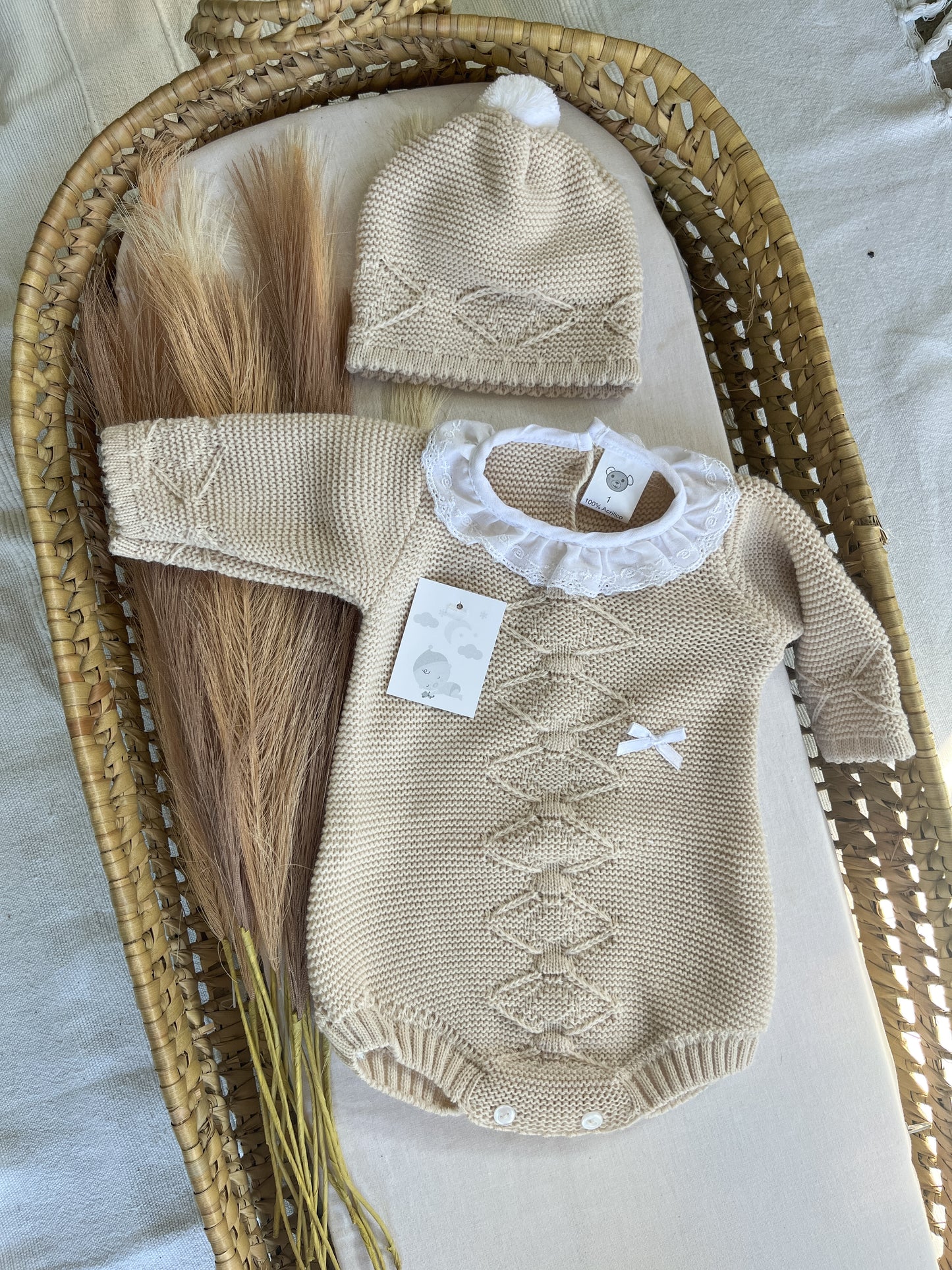 Conjunto de malha 2 peças fofo e gorro bege