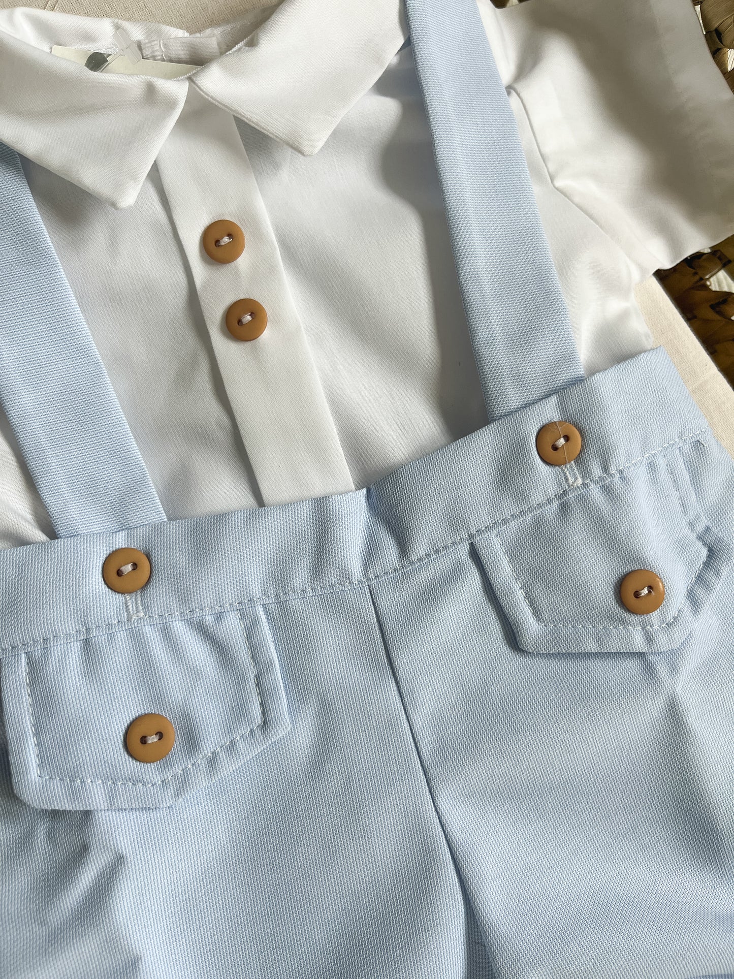 Conjunto de calções com camisa bebé azul