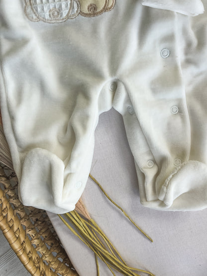 Babygrow de veludo branco pérola