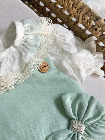 Conjunto de fofo/jardineira com blusa bebé verde água