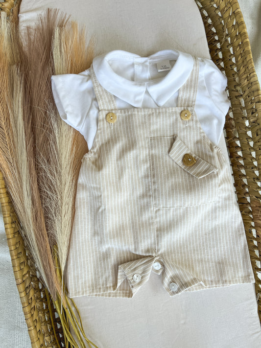Conjunto de jardineira com blusa bebé menino bege