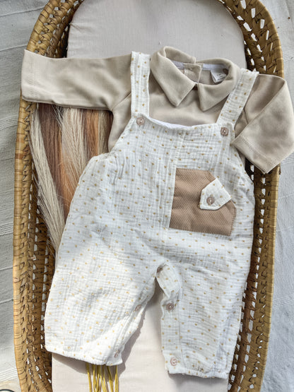 Conjunto de jardineira e camisola bebé bege