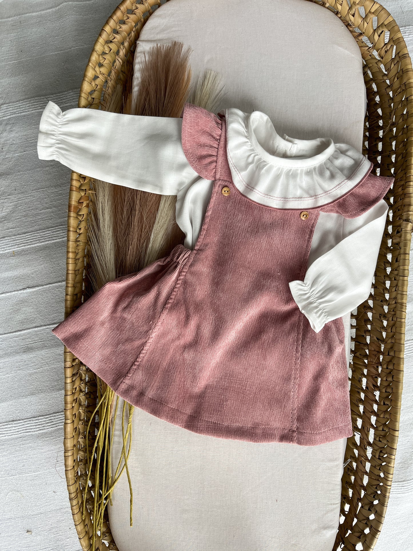 Conjunto de vestido com blusa bebé rosa velho