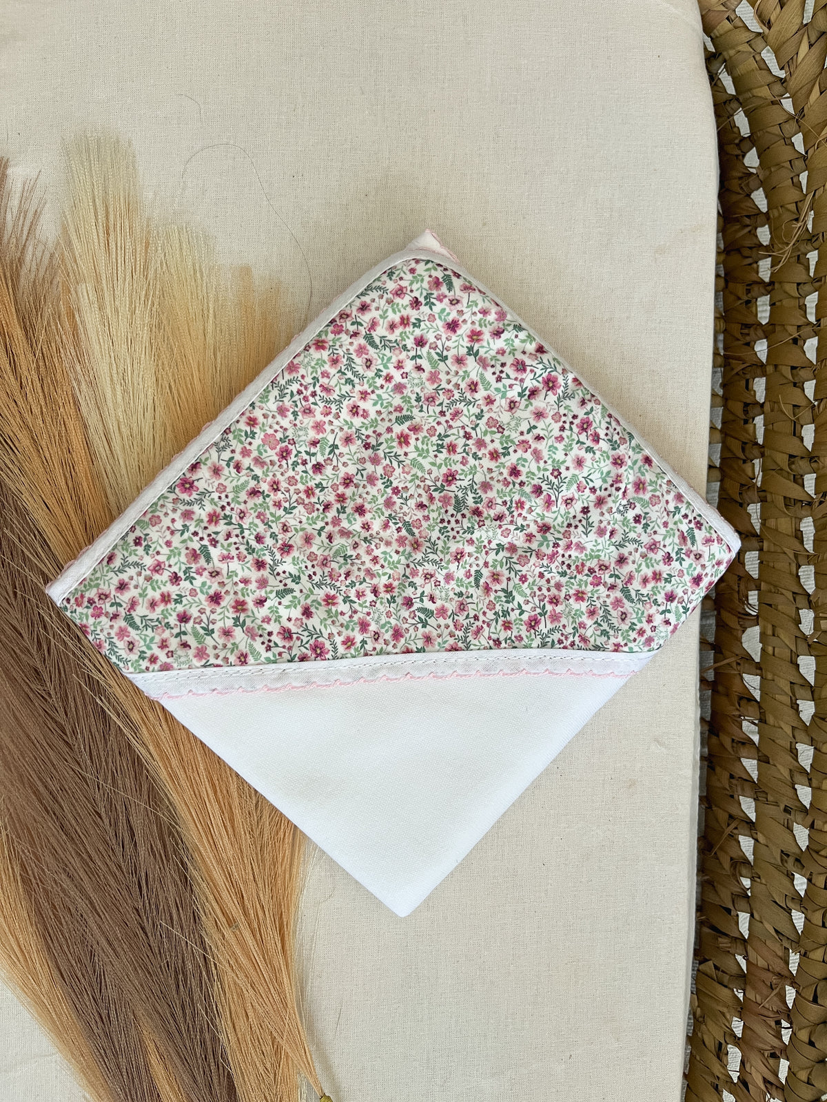 Fralda de pano bebé rosa flores