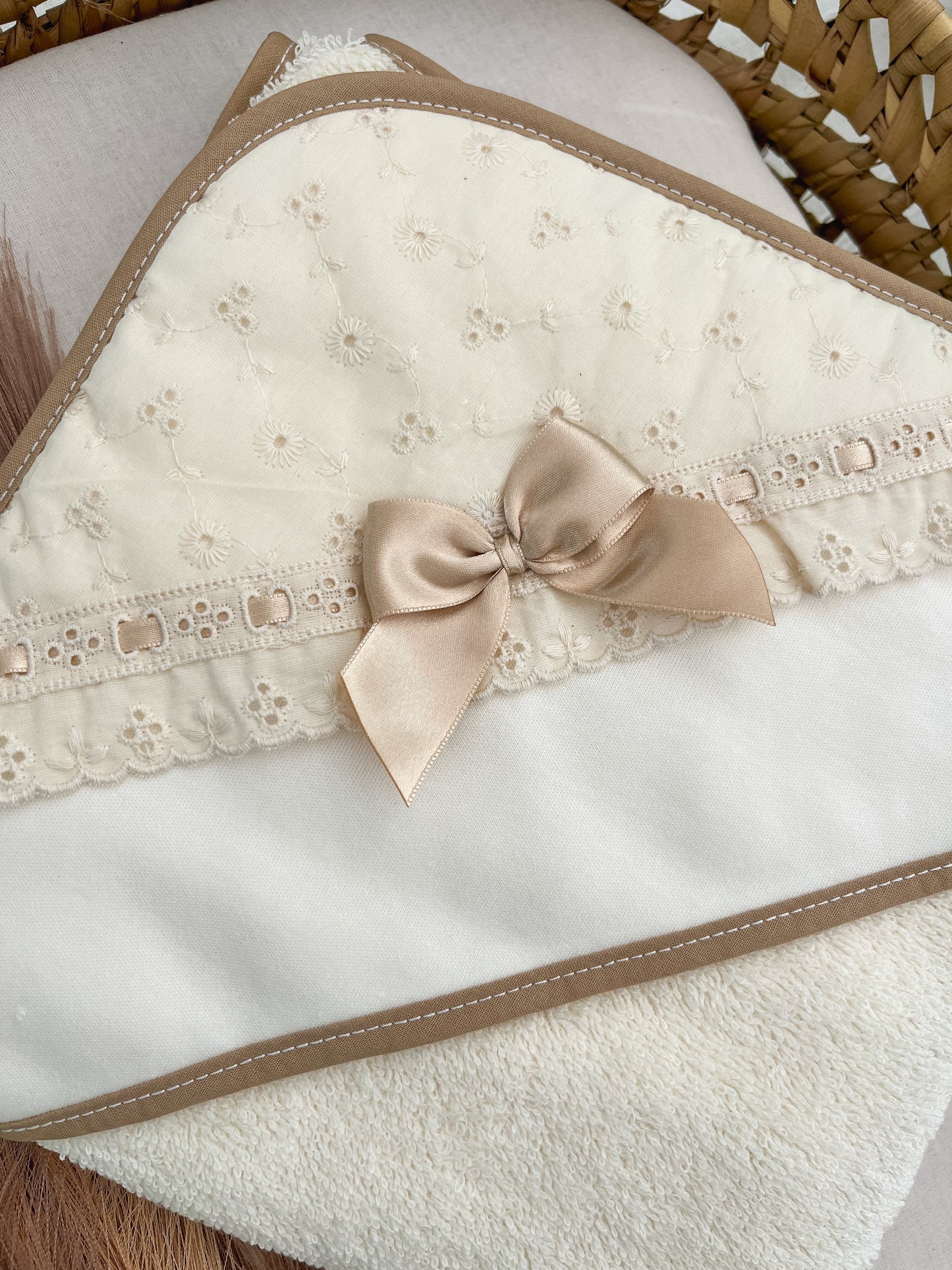 Conjunto de toalha e fralda bebé bege personalizável