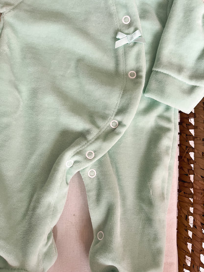 Babygrow de veludo bebé verde água personalizável com nome