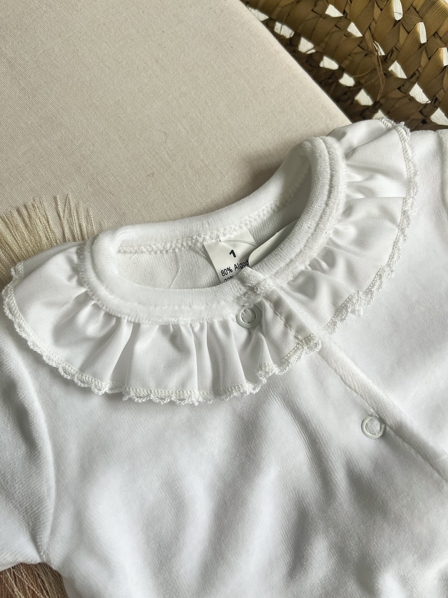Babygrow de veludo bebé branco personalizável com nome