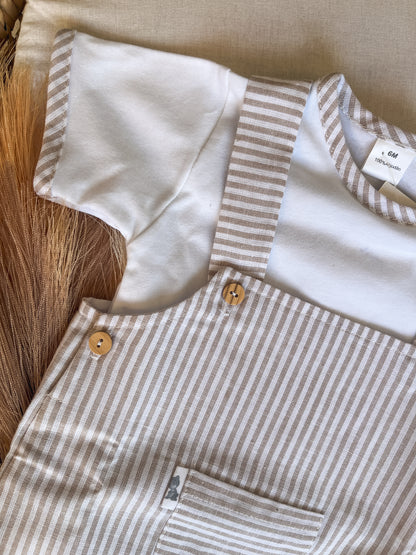 Conjunto de jardineira com blusa bebé menino bege