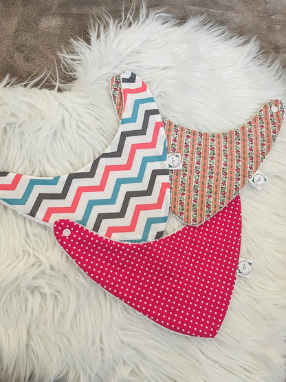 Pack de 3 babetes impermeáveis bandana personalizável com nome vários padrões
