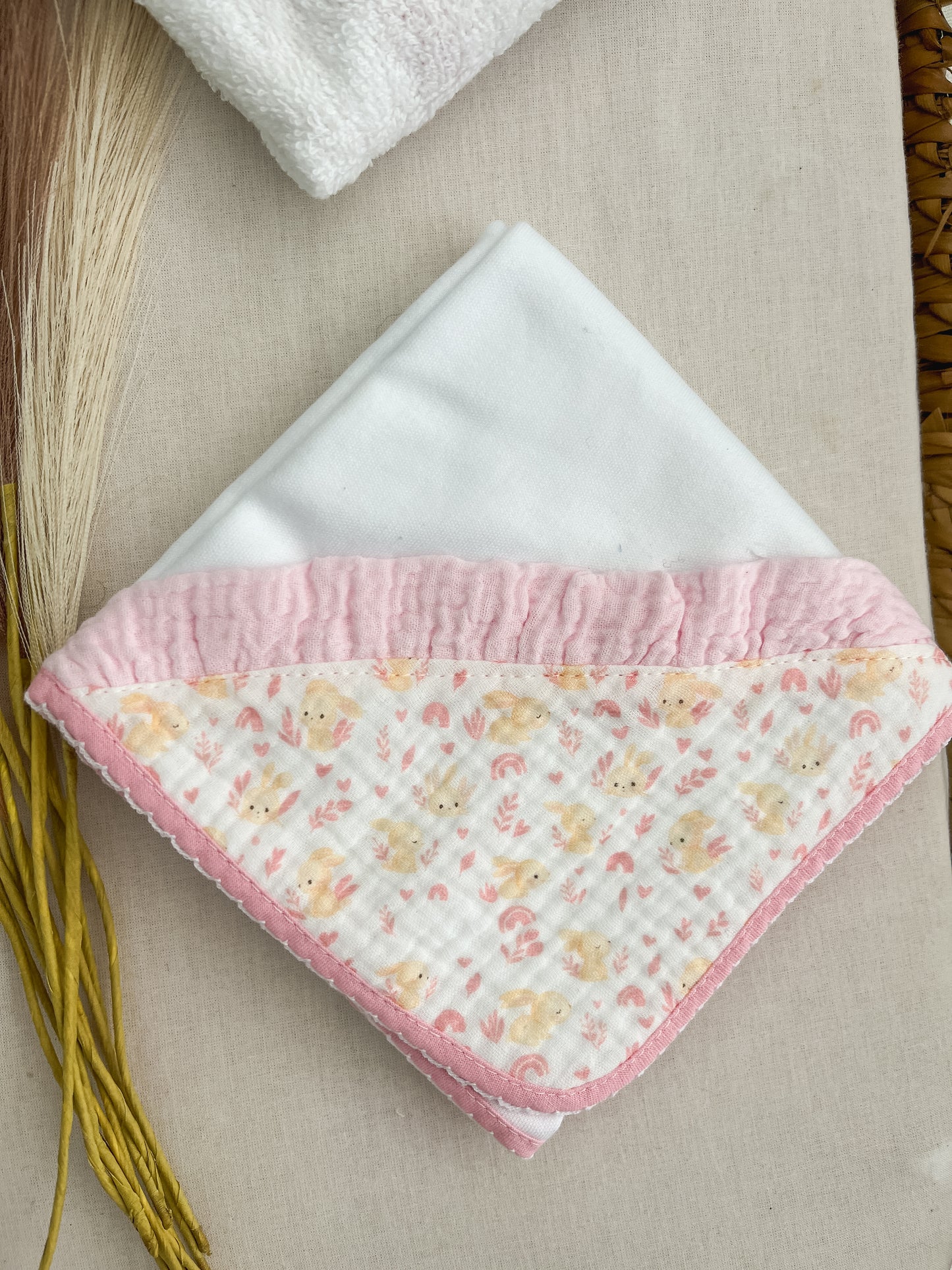 Conjunto de toalha de banho e fralda bebé rosa