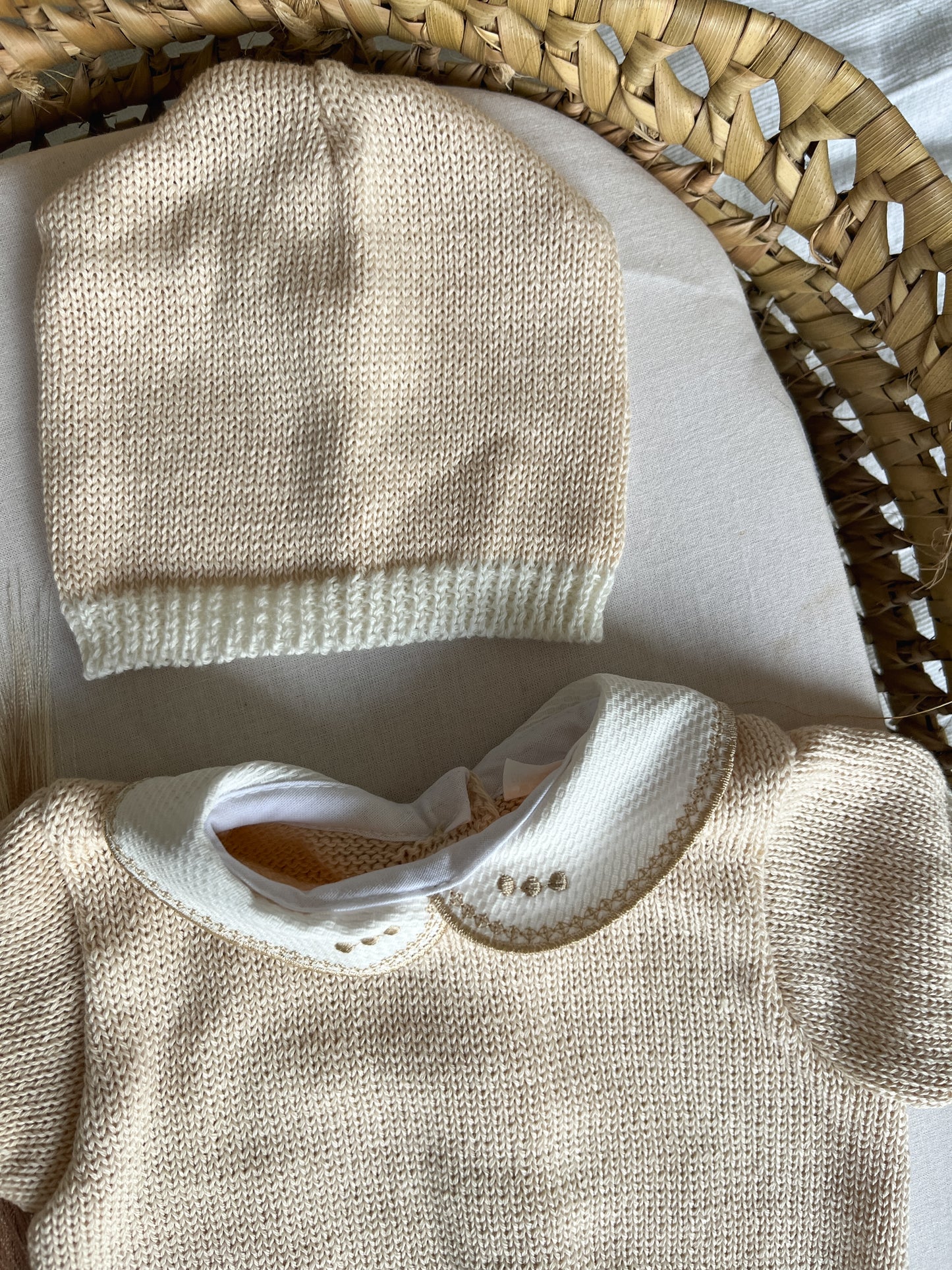 Conjunto de malha bebé 3 peças bege