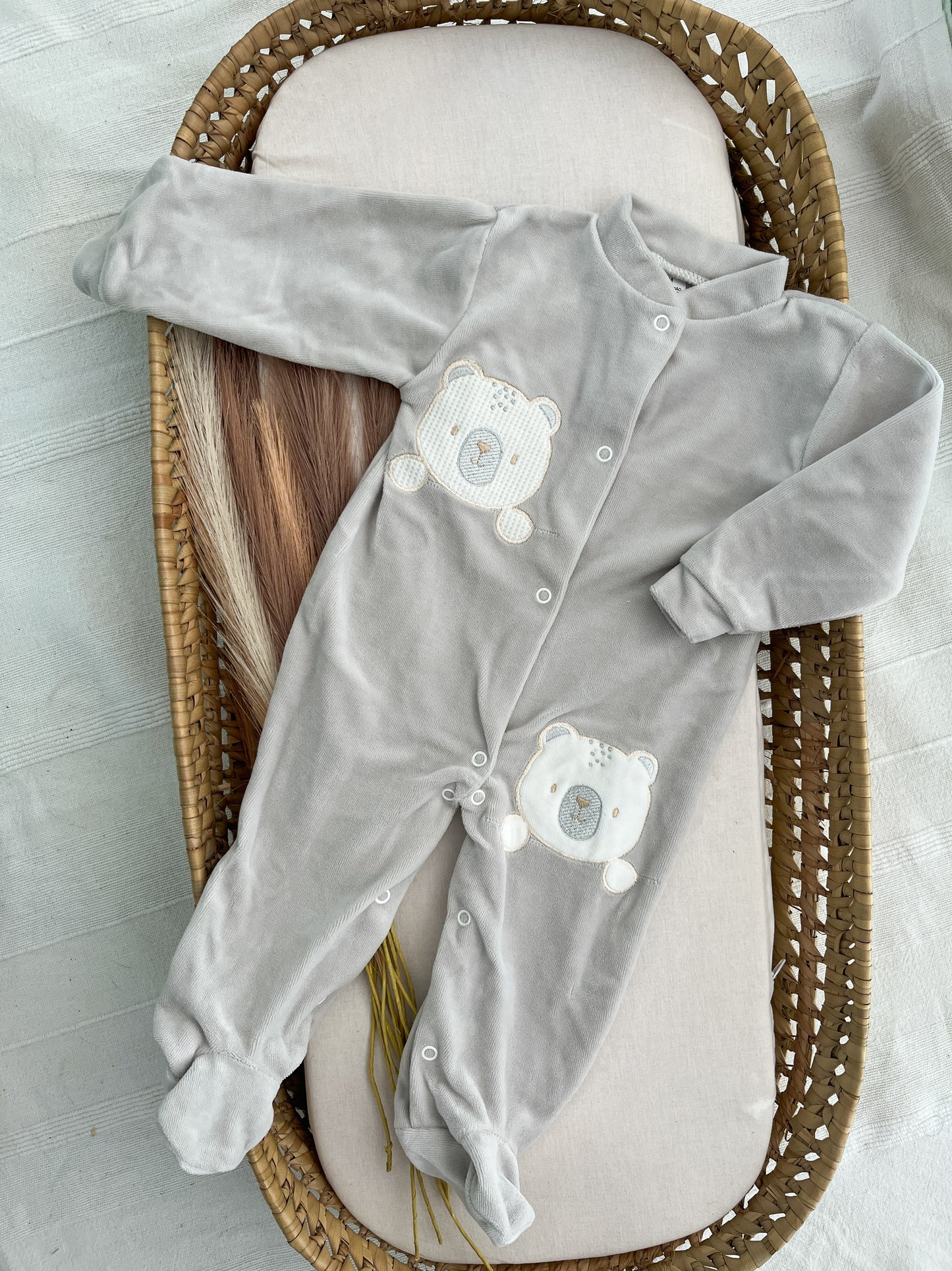 Babygrow de veludo bebé cinza