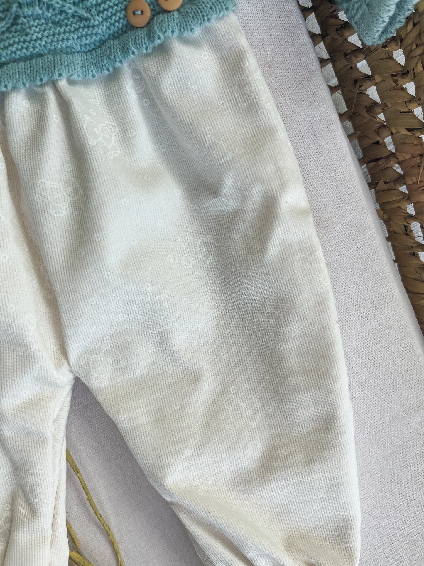 Conjunto de jardineira e gorro bebé