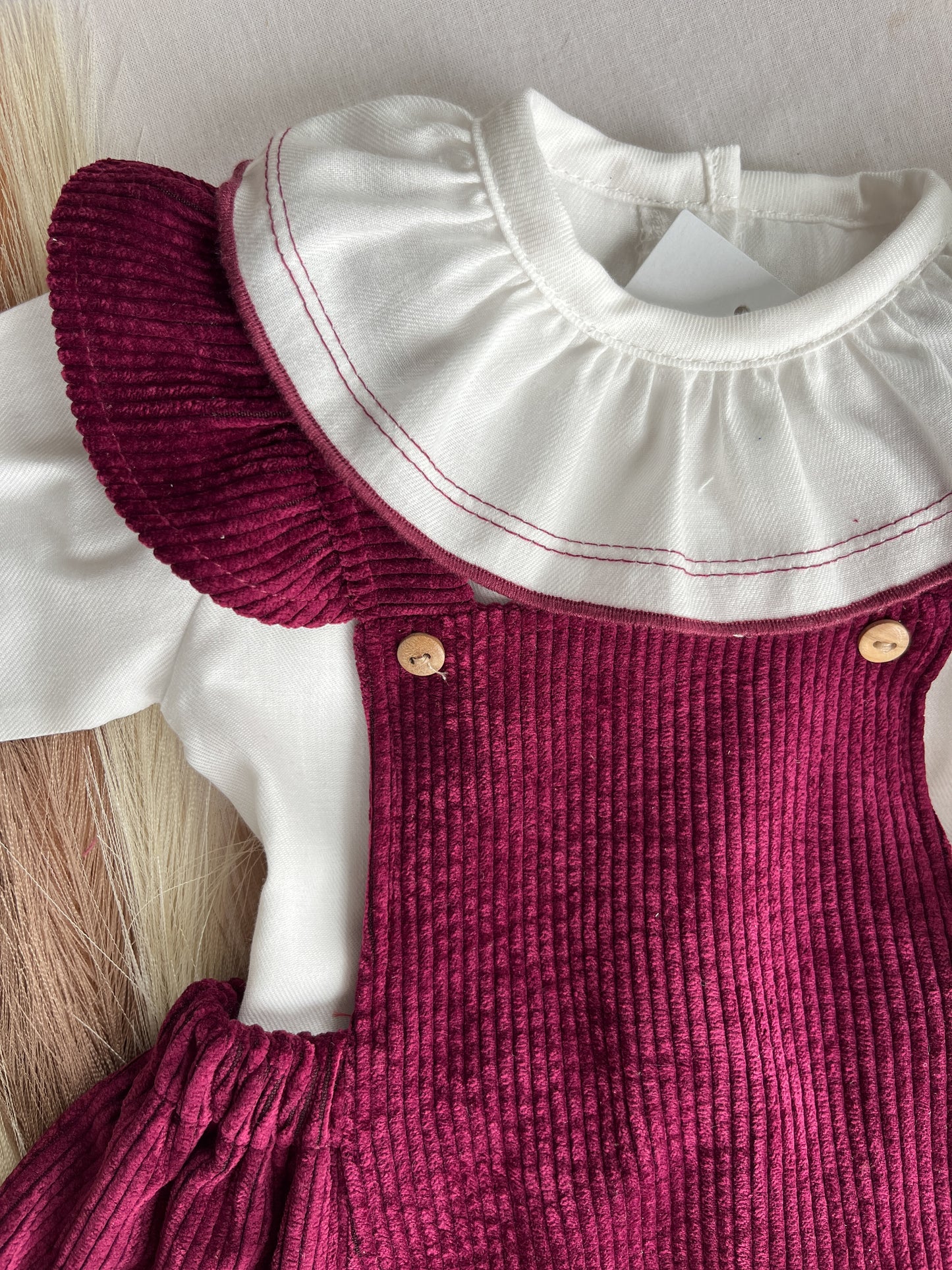 Conjunto de vestido com blusa bebé bordô