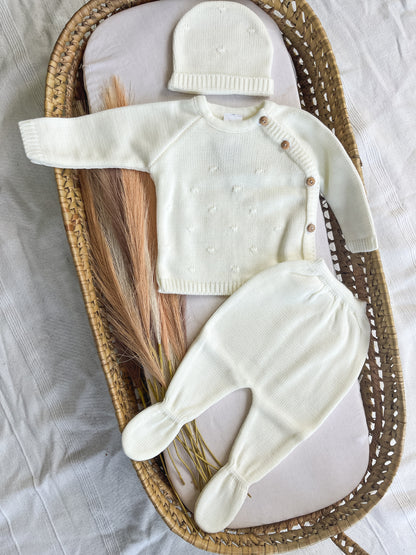 Conjunto de camisola, calças e gorro