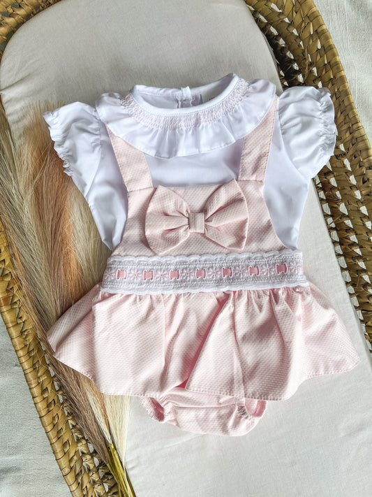 Conjunto de fofo/jardineira rosa com blusa bebé menina