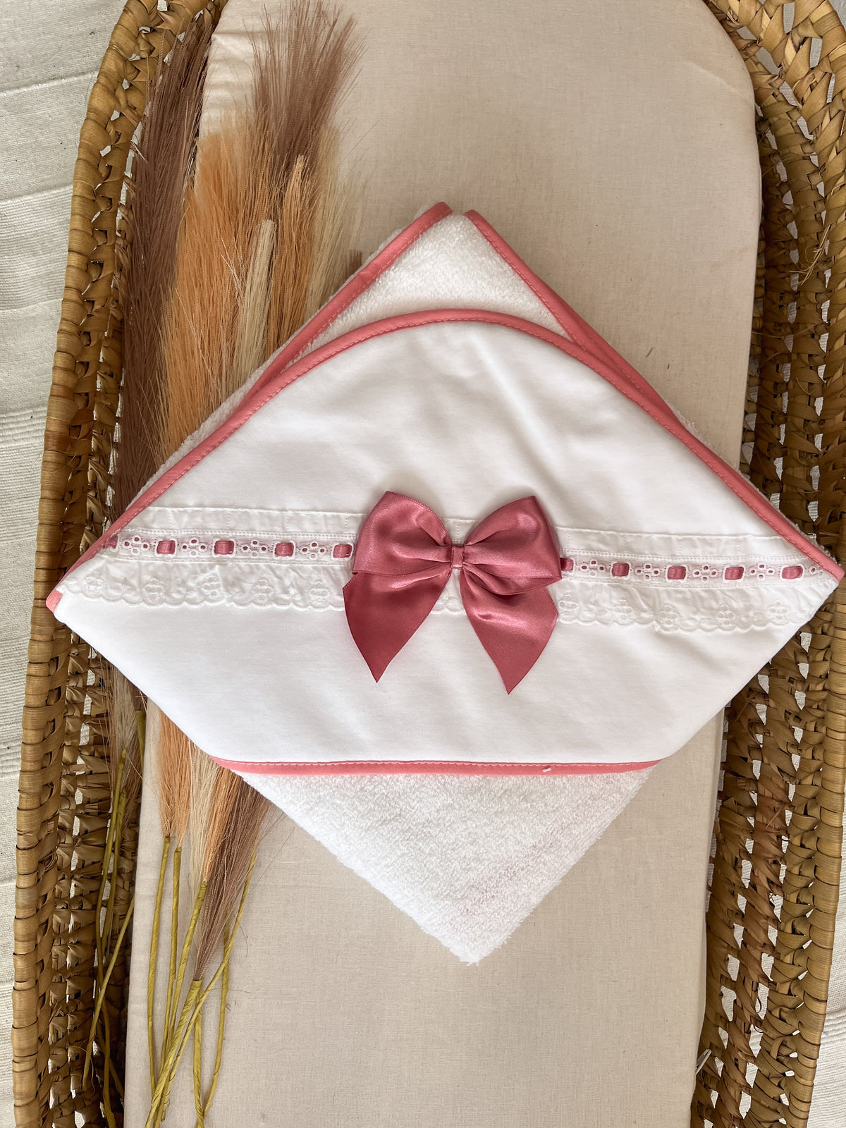 Toalha de banho bebé rosa velho personalizável com nome
