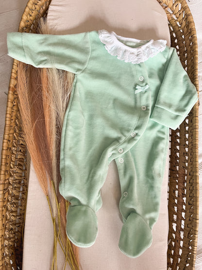 Babygrow de veludo bebé verde água personalizável com nome