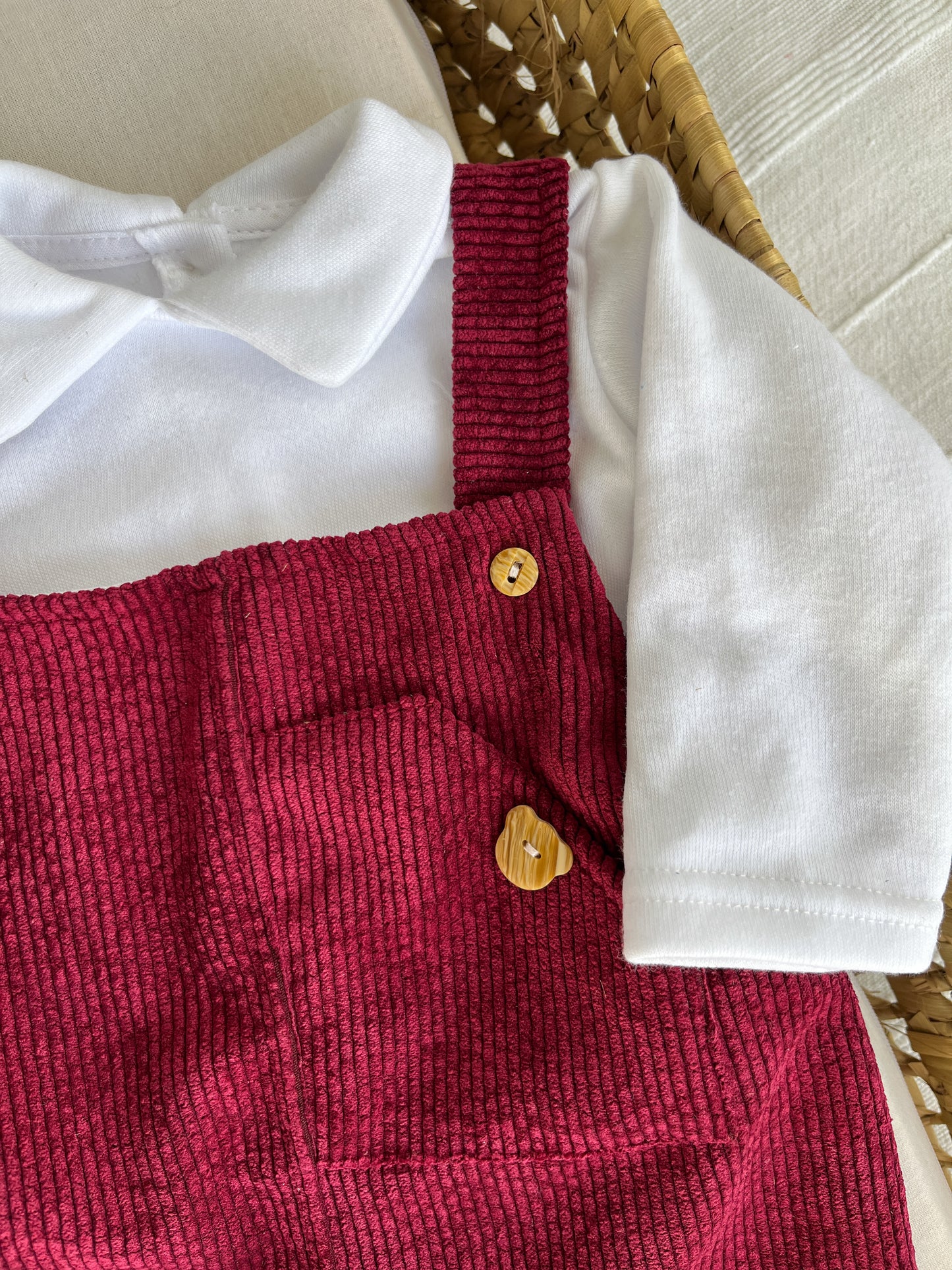 Conjunto de jardineira com camisola bebé menino bordô