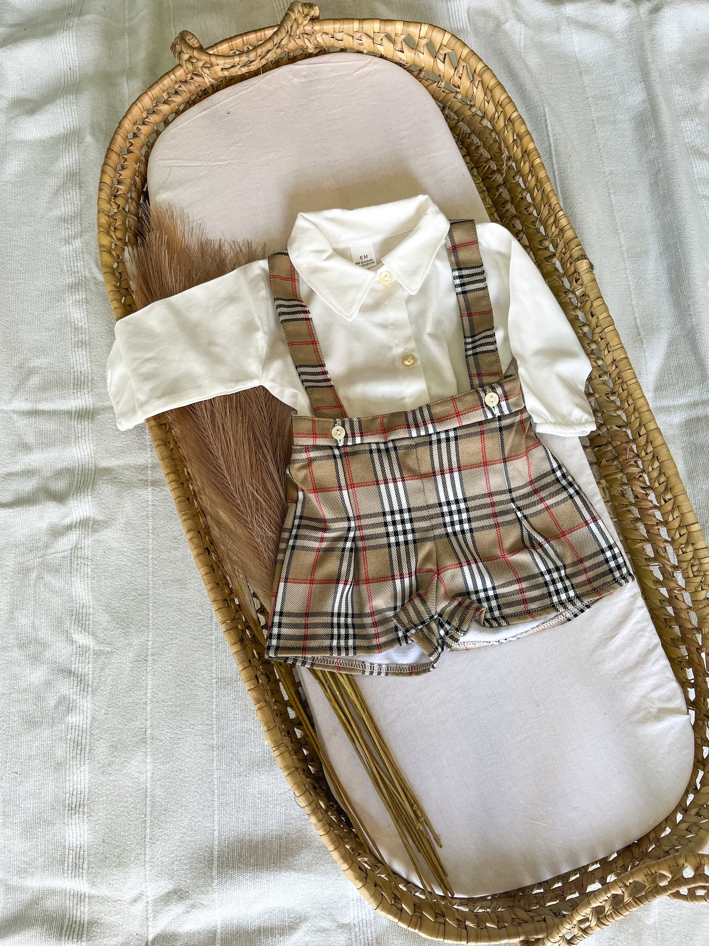 Conjunto de calções com camisa bebé bege