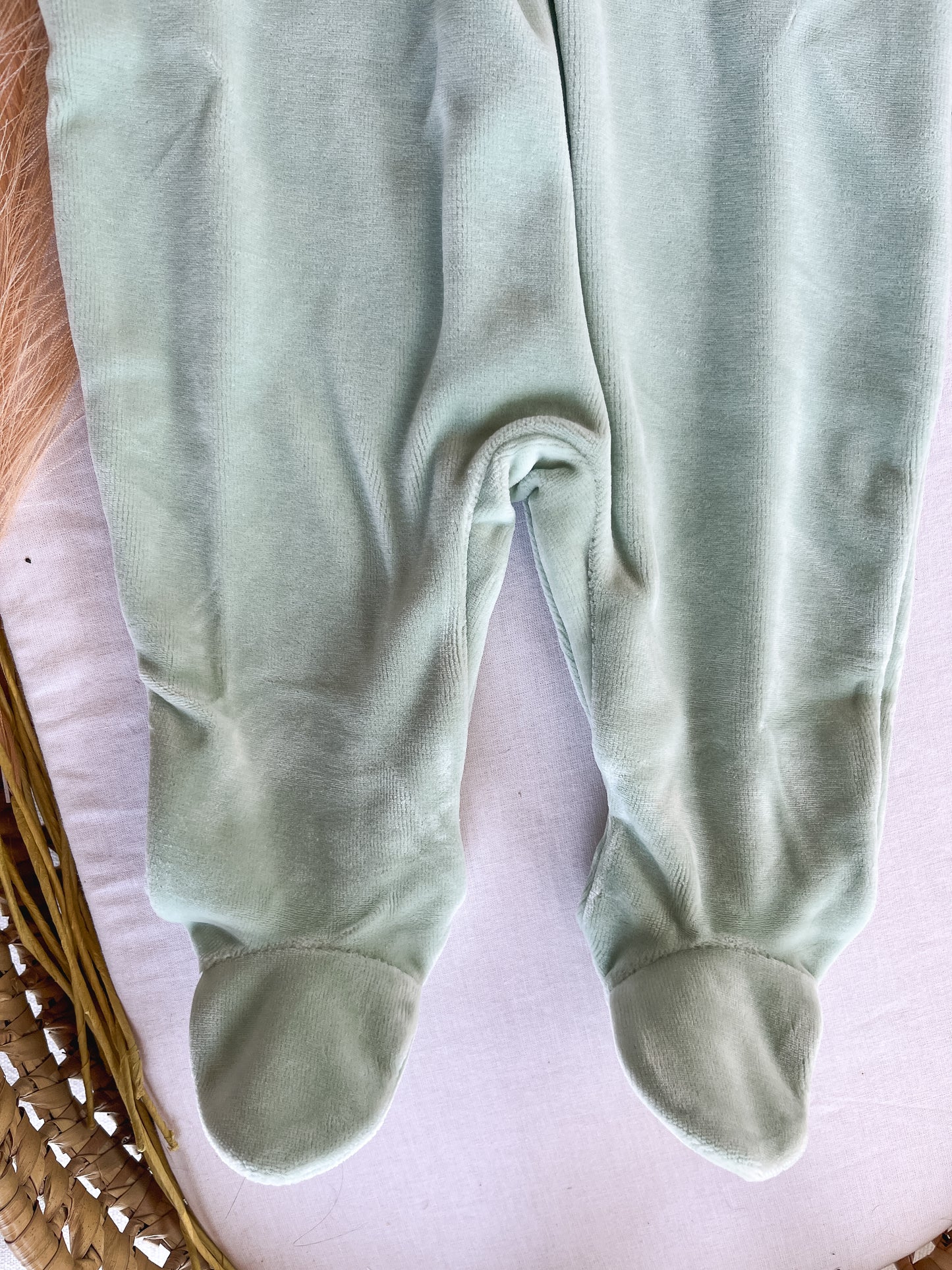 Babygrow de veludo bebé verde