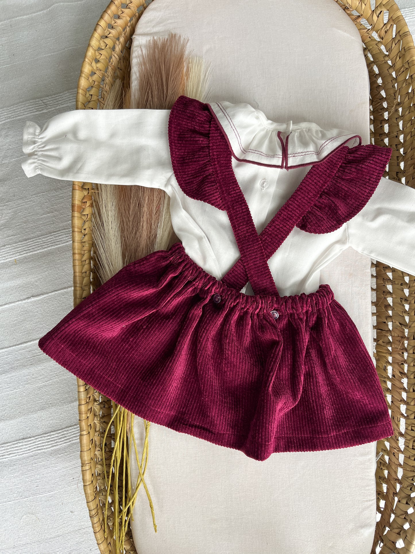 Conjunto de vestido com blusa bebé bordô