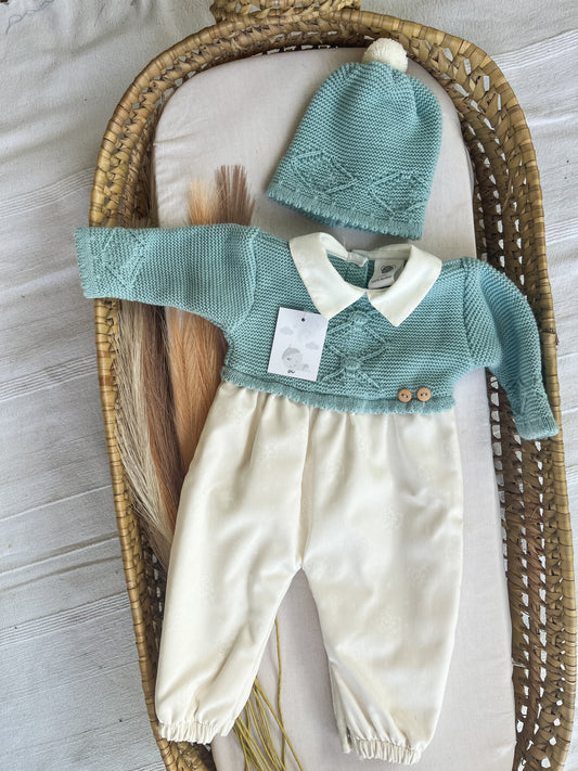 Conjunto de jardineira e gorro bebé