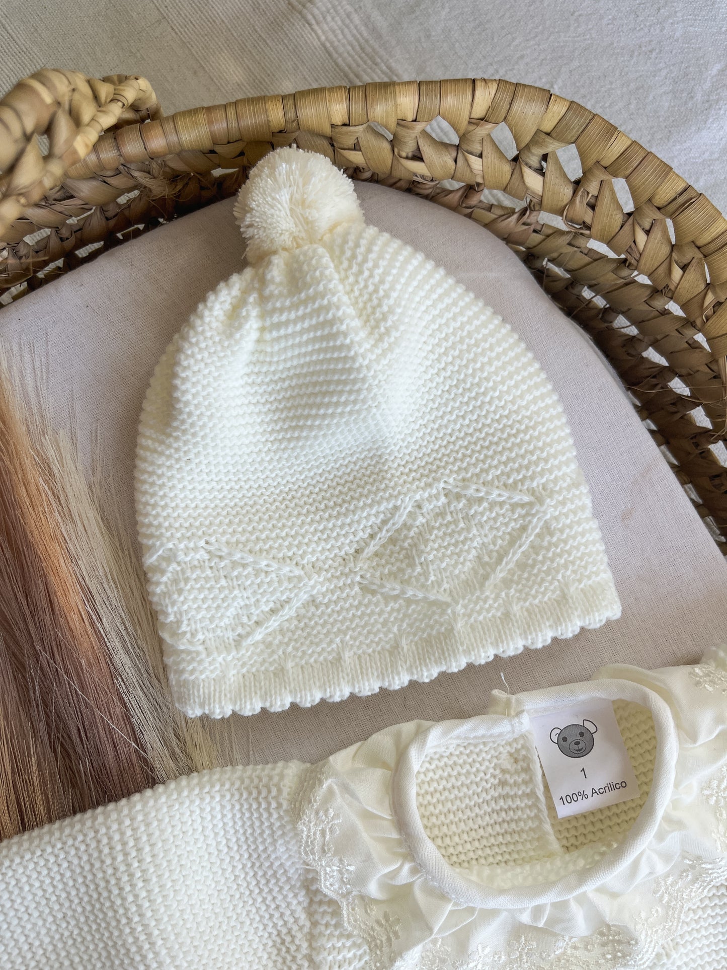 Conjunto de malha 2 peças fofo e gorro branco