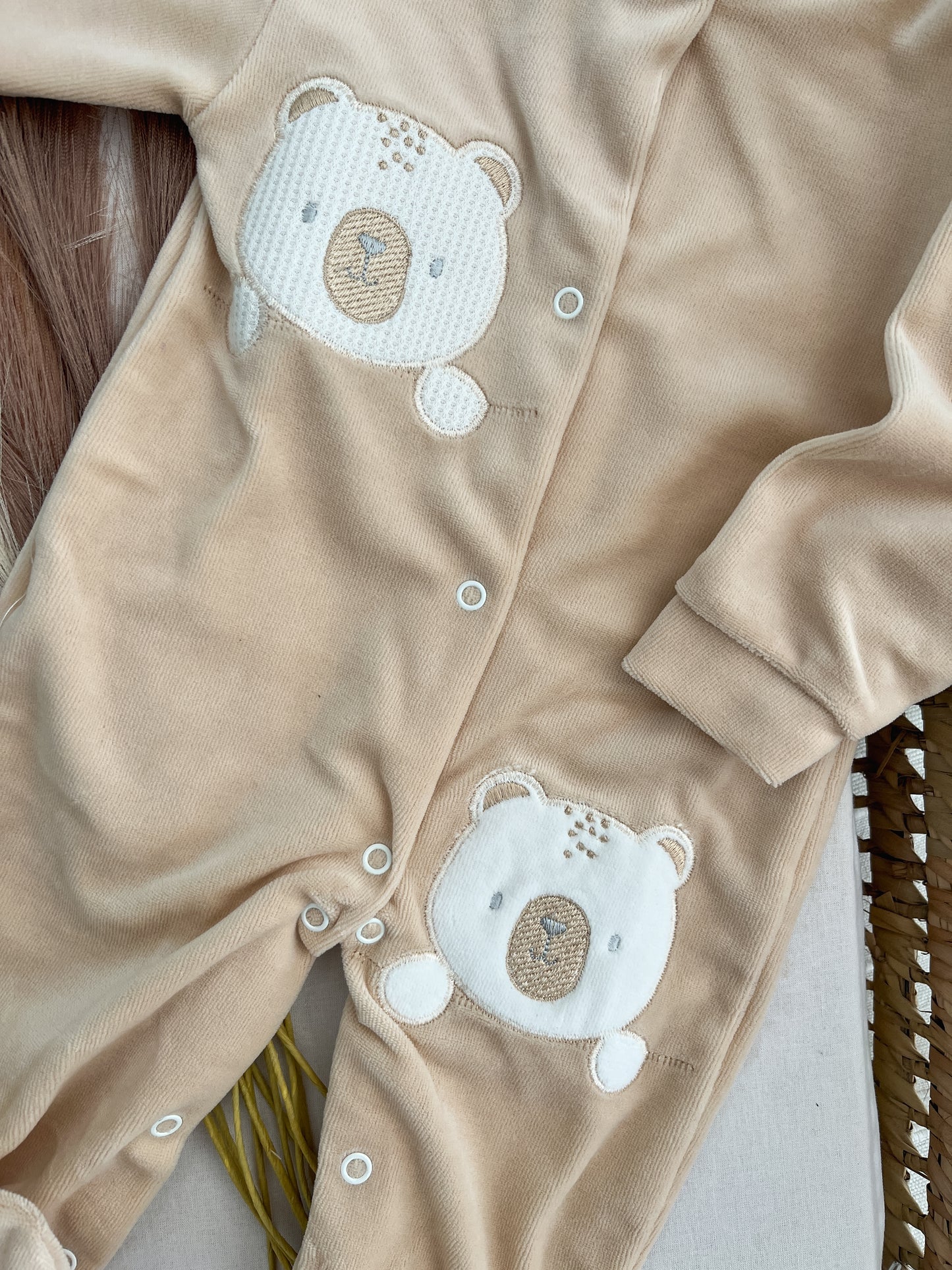 Babygrow de veludo bebé bege