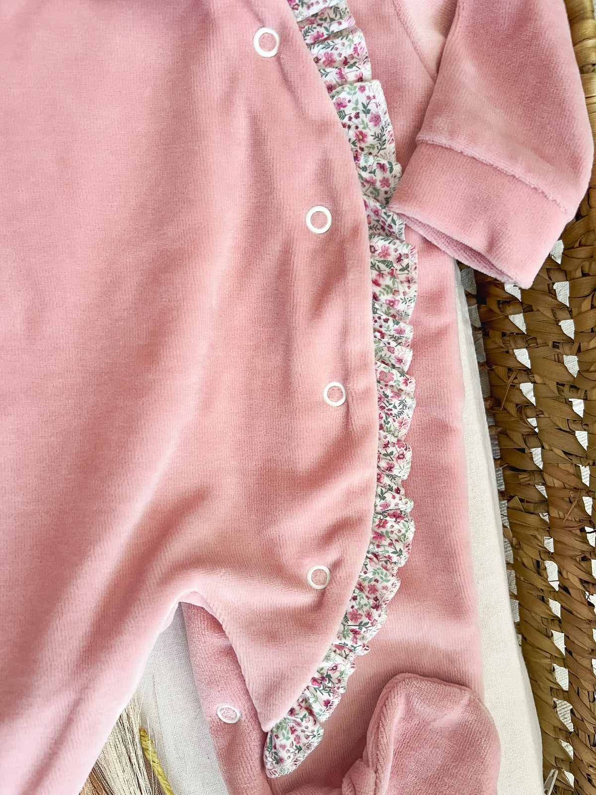 Babygrow de veludo bebé rosa velho personalizável com nome