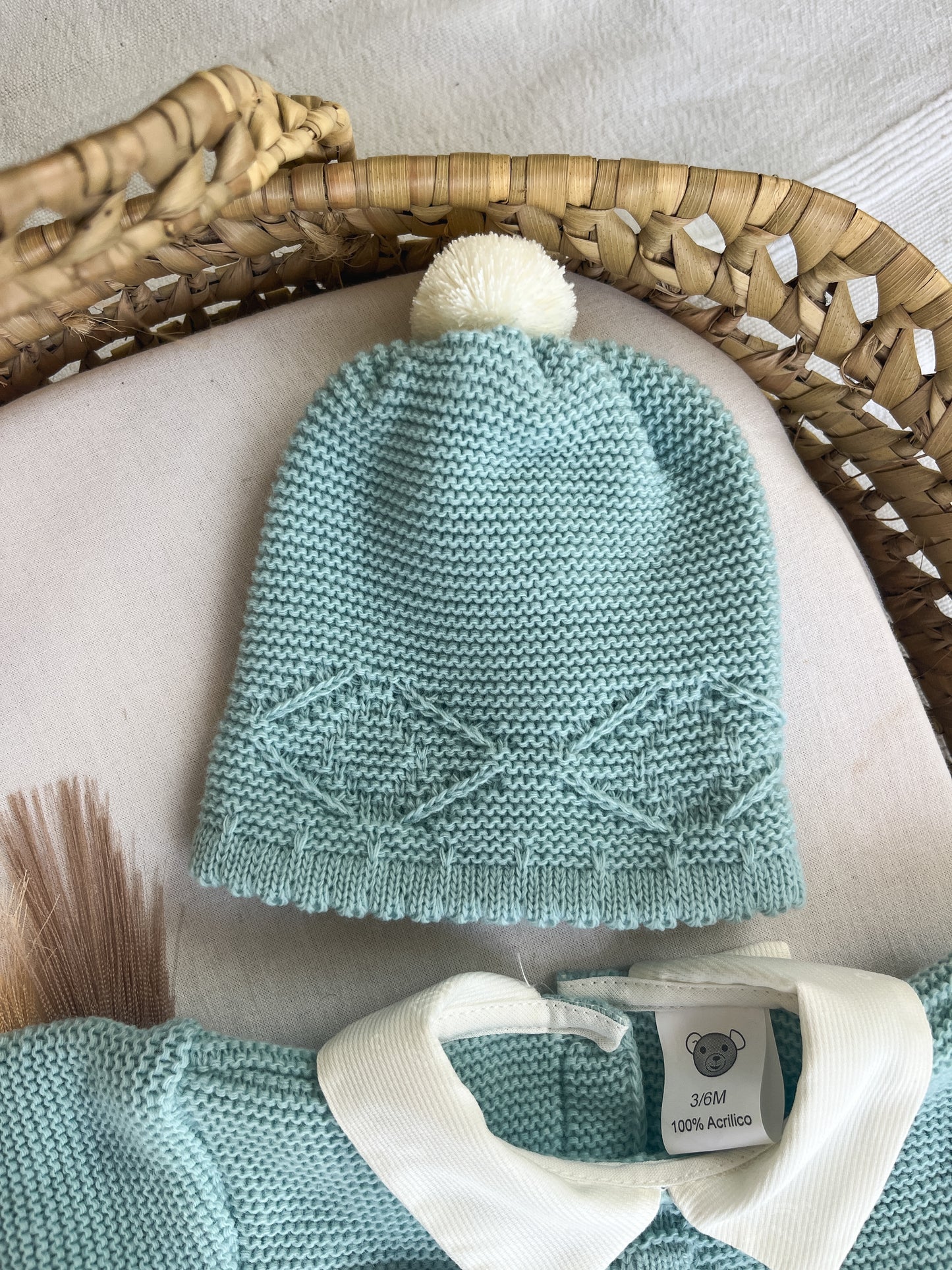 Conjunto de jardineira e gorro bebé
