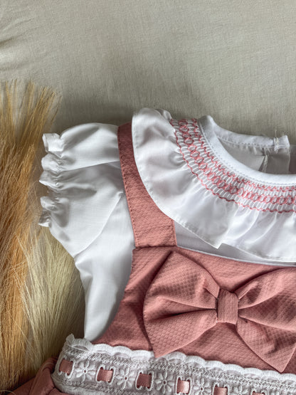 Conjunto de fofo/jardineira rosa com blusa bebé menina