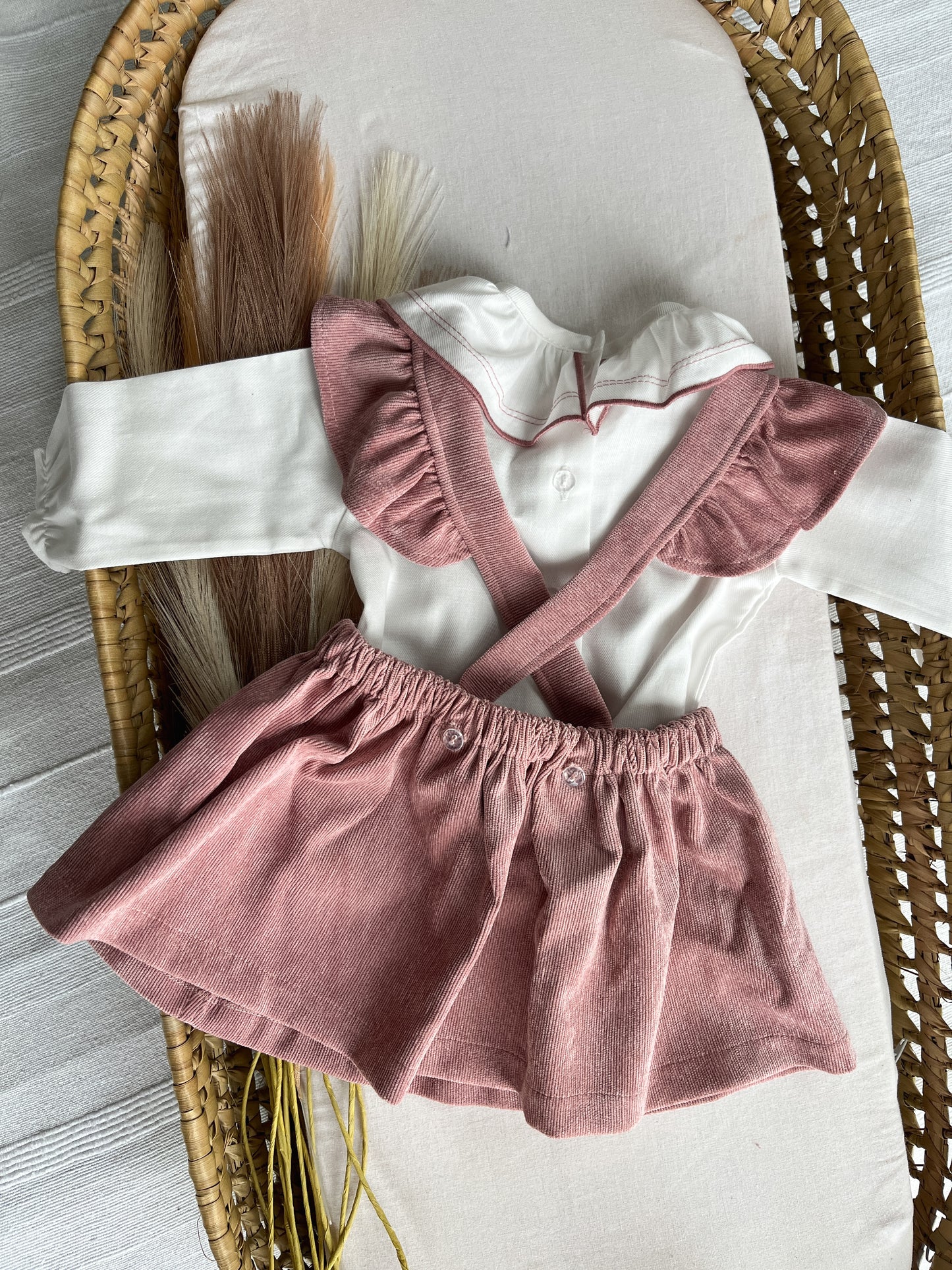 Conjunto de vestido com blusa bebé rosa velho