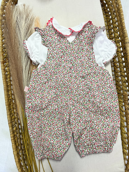 Conjunto de jardineira com blusa bebé rosa