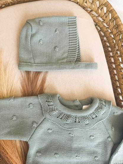 Conjunto de malha fofo e touca bebé verde