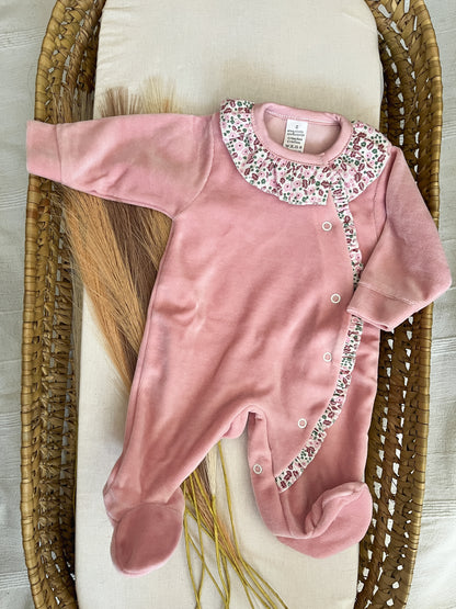 Babygrow de veludo bebé rosa velho personalizável com nome