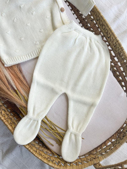 Conjunto de camisola, calças e gorro