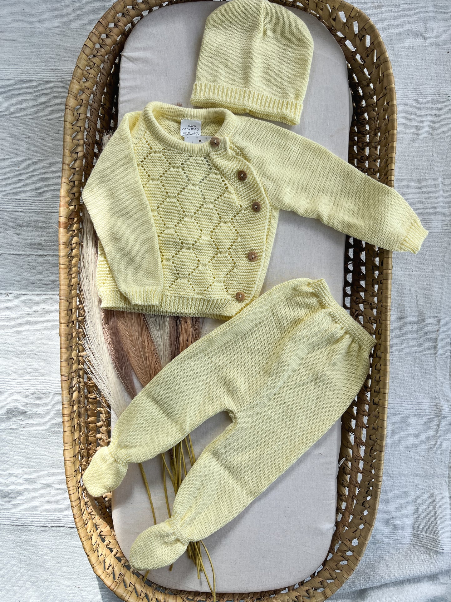 Conjunto de malha bebé 3 peças amarelo